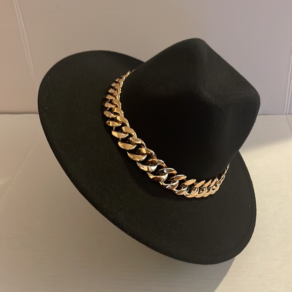 Black Fendora Hat with Chain - Picture 2 of 7